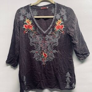 Johnny was embroidered tunic top size XS